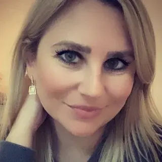 Portrait von Sandra